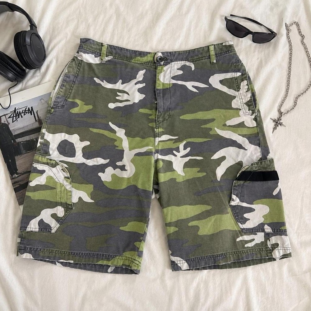 Vintage Billabong camo cargo shorts from the early 2000s